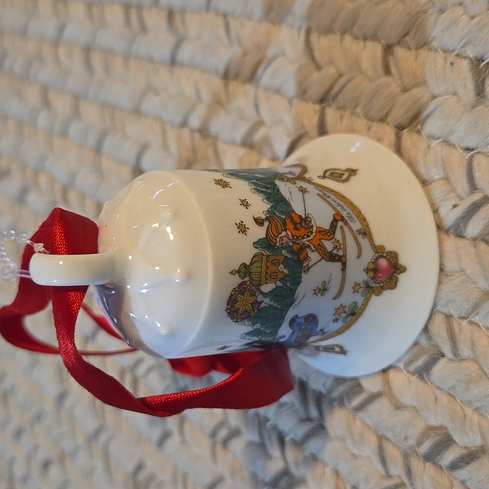 Hutschenreuther 1981 Annual Christmas Bell